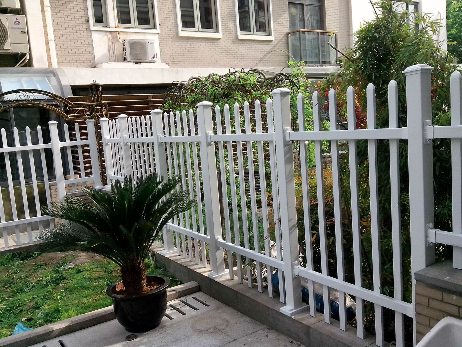 如何對藝術護欄進行(háng)安裝