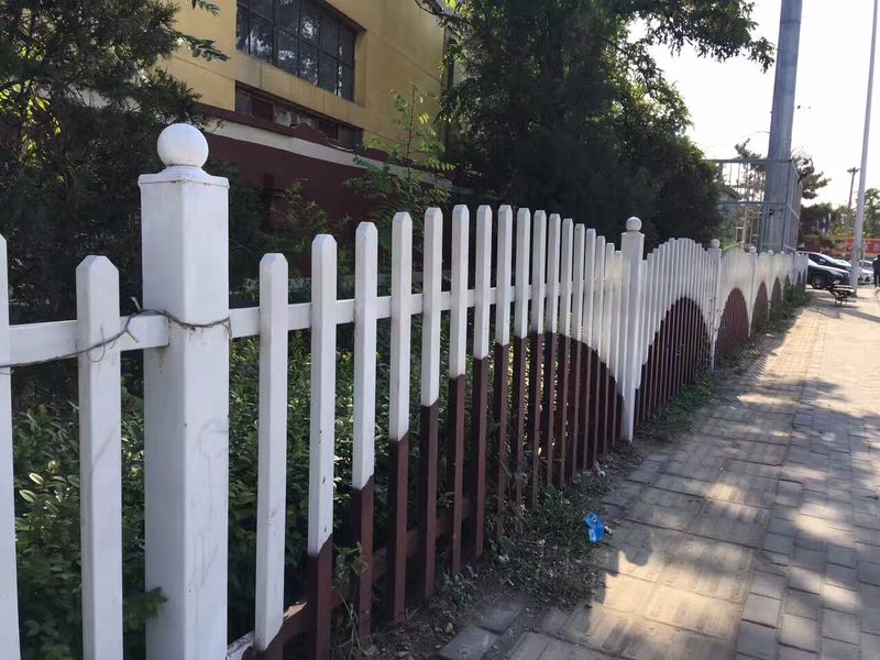 PVC護欄的應用比(bǐ)較廣泛